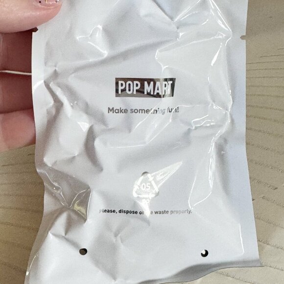 Pop Mart Big Into Energy – Labubu Phone Charm (LOYALTY) NIB - Picture 4 of 9